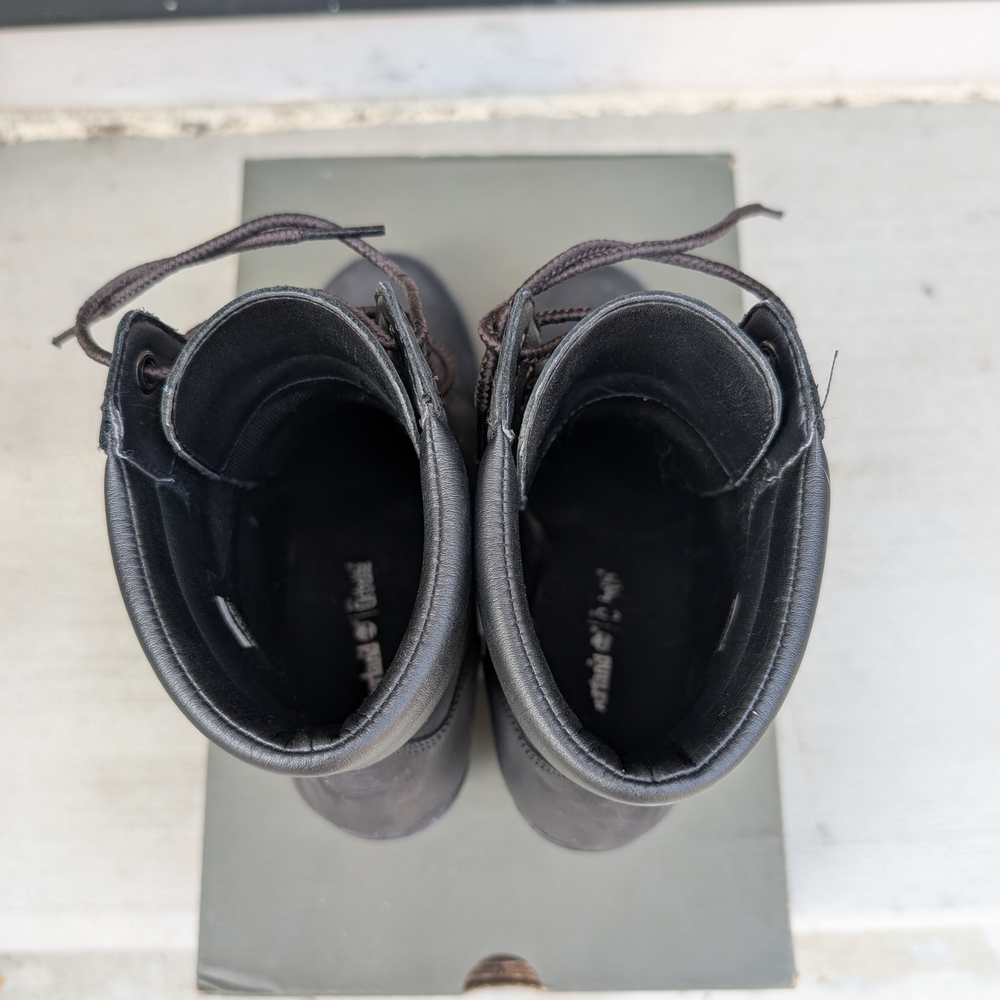 Timberland Black Heeled Boots with Modern Silhouette - Picture 2 of 7